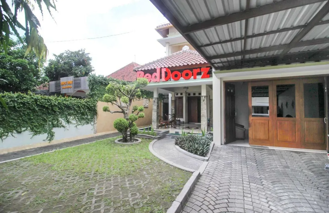 RedDoorz plus @ Tegal Panggung-1
